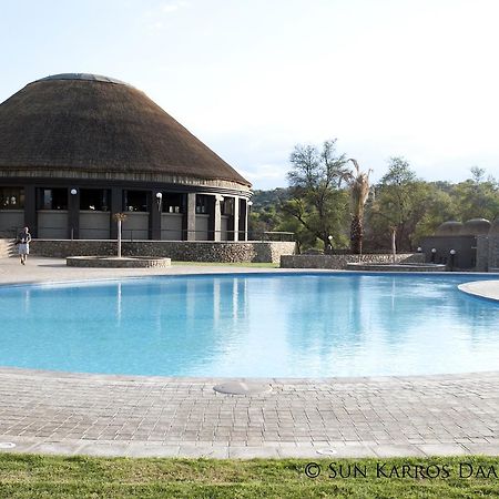 Daan Viljoen Game Lodge Виндхук Экстерьер фото