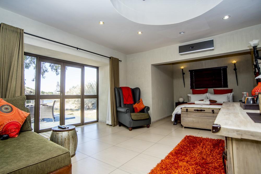 Daan Viljoen Game Lodge Виндхук Экстерьер фото
