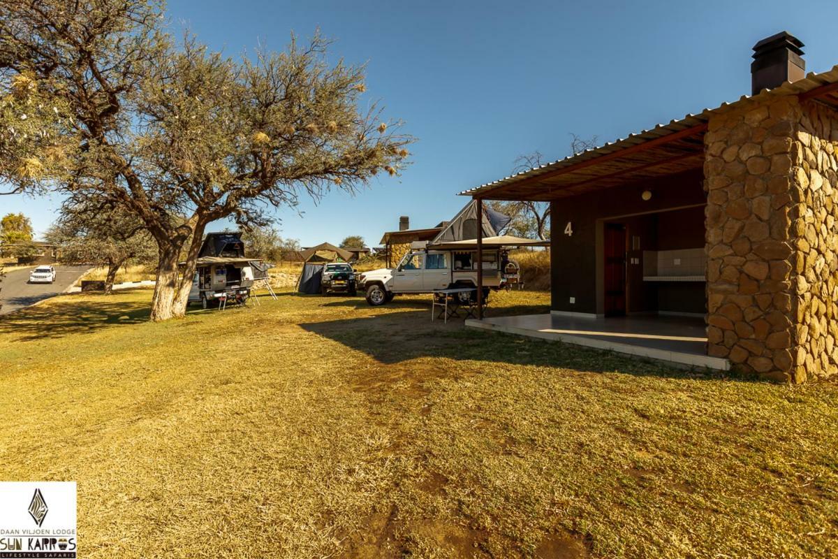 Daan Viljoen Game Lodge Виндхук Экстерьер фото